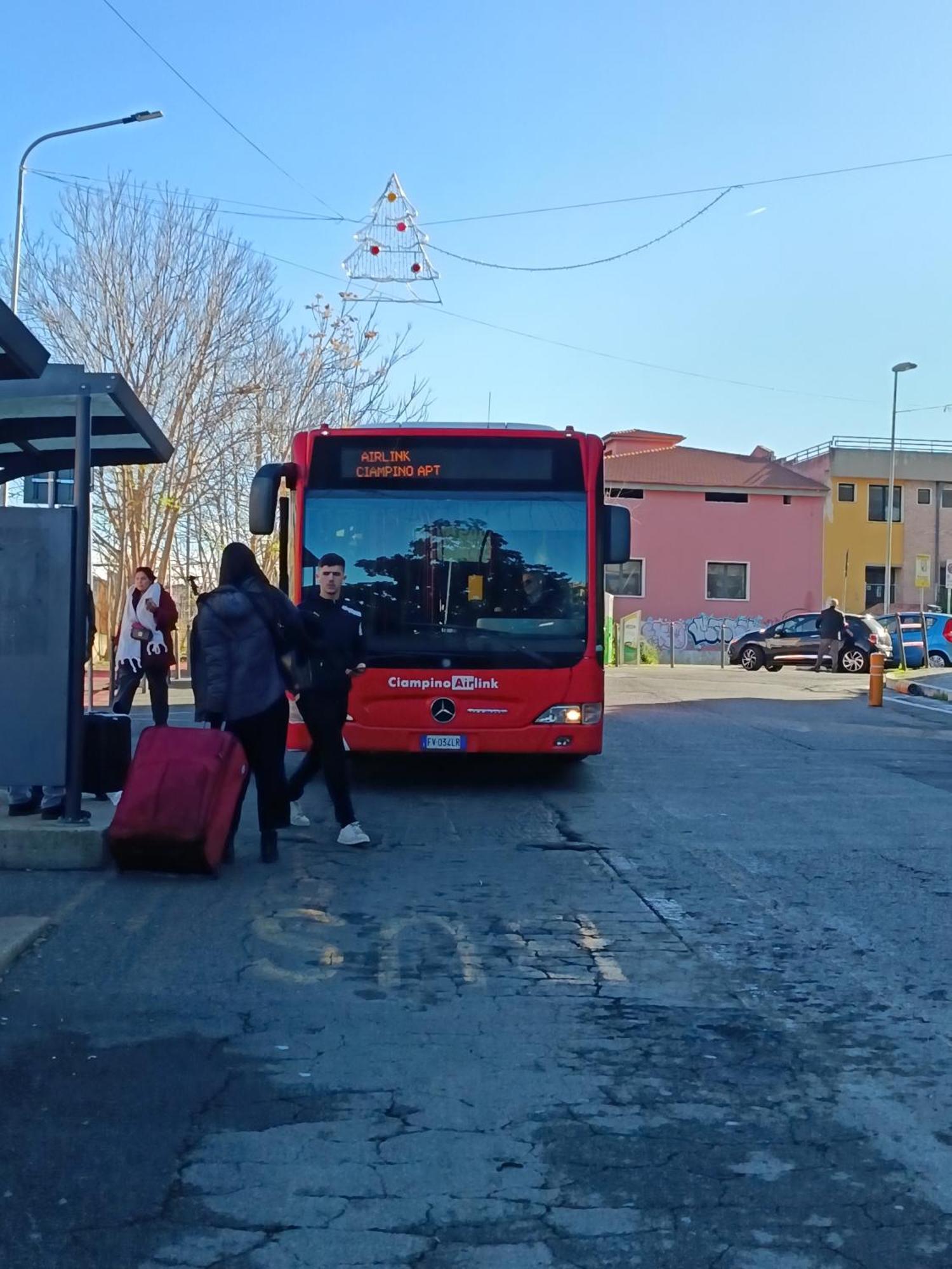 Adriatic Room 50 M Dalla Stazione Ferroviaria Di Ciampino E Dalla Navetta Aeroportuale Exterior foto
